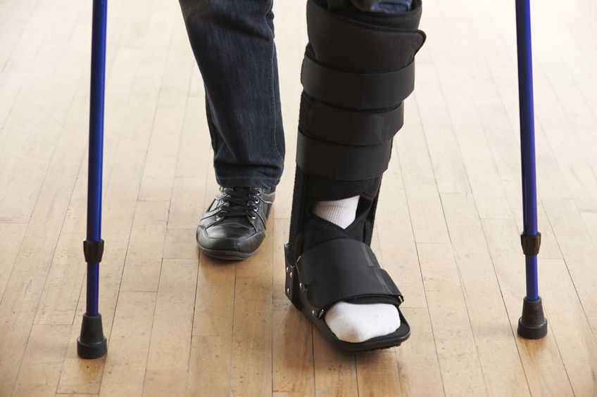 employee injured on crutches